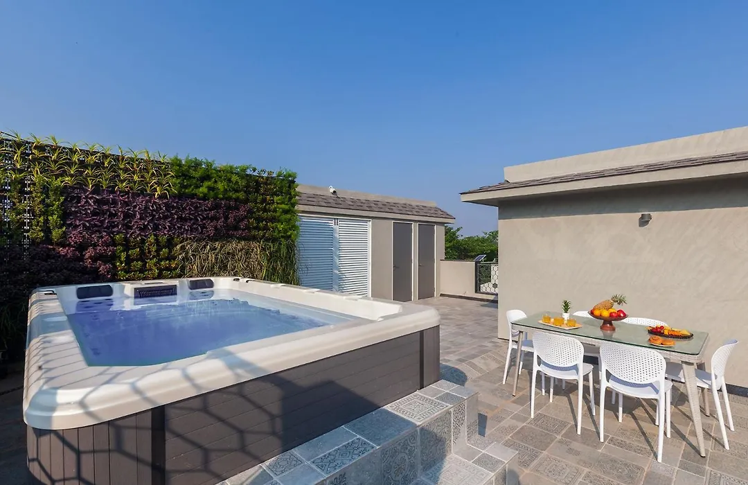 Stayvista'S Le Sutra Great Escapes - Udaan - 4Bhk Villa With Padel Ball & Jacuzzi-1